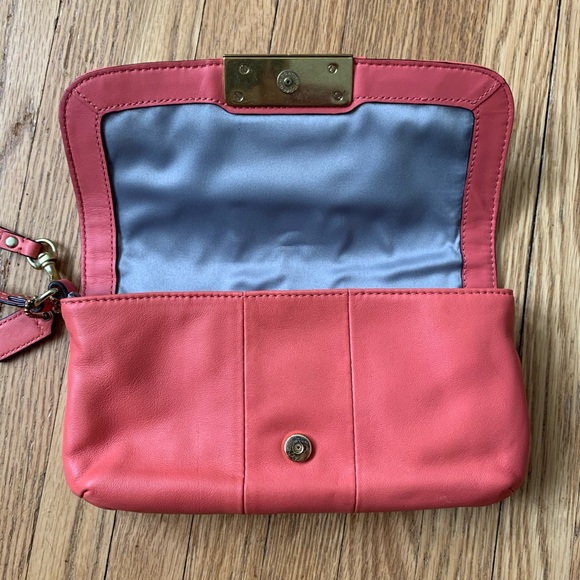 Coach Coral Wristlet/Purse - Picture 3 of 9